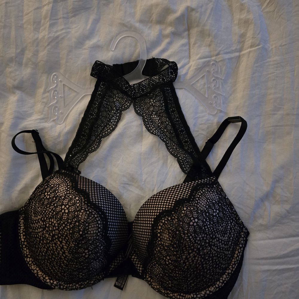 Victoria's Secret Very Sexy Black Lace Bra 34C NWT